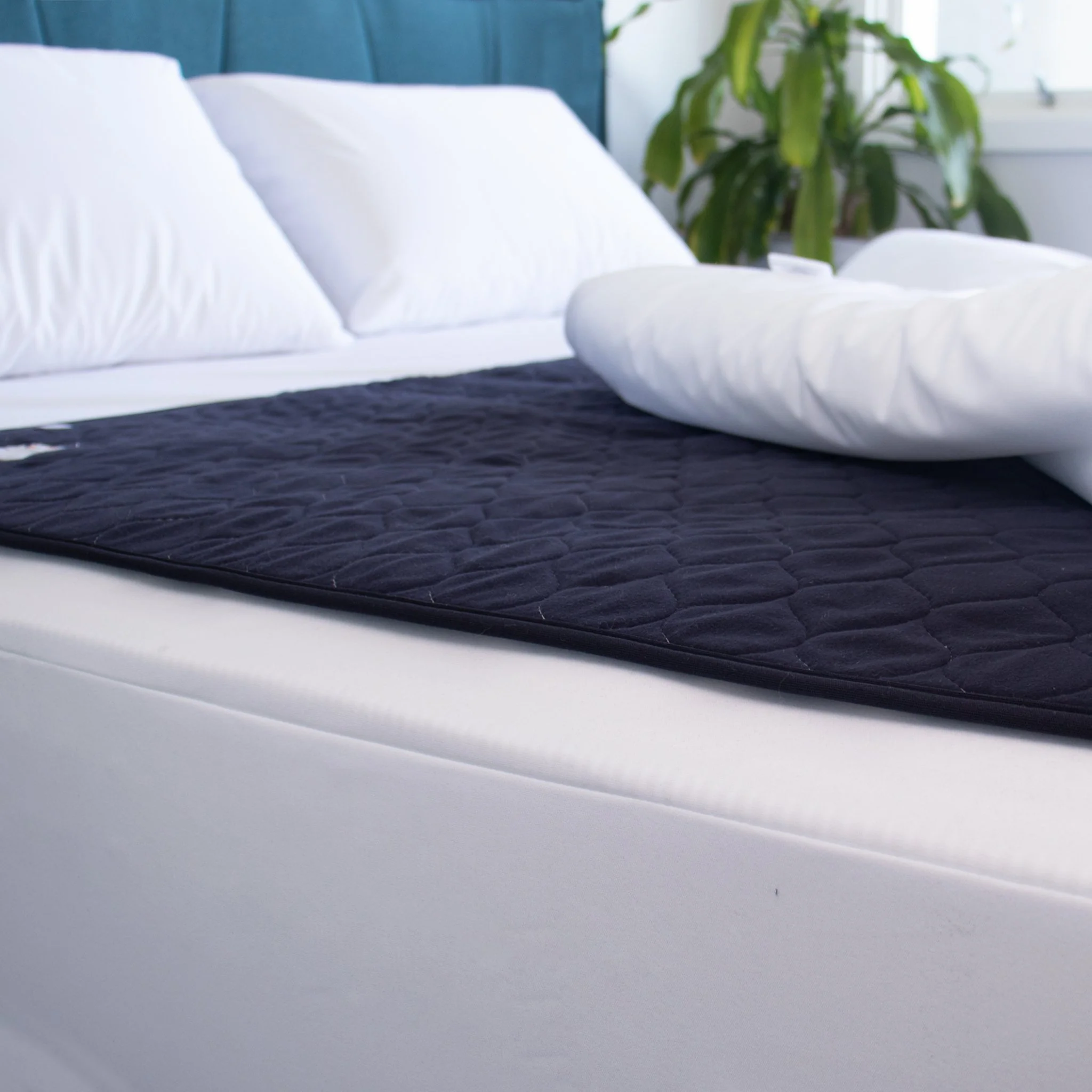 Waterproof & Absorbent Bed Pad (no wings) - Image 7